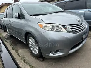 Toyota Sienna 2014 Silver