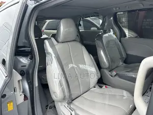 Toyota Sienna 2014 Silver
