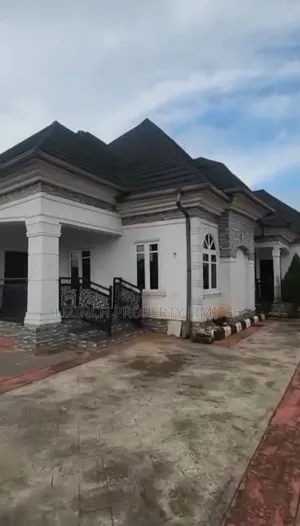 4bdrm Bungalow in Benin City for sale