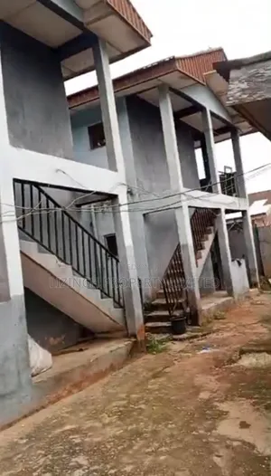 20bdrm Apartment in Benin City for sale