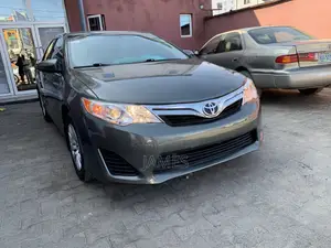 Toyota Camry LE 4dr Sedan (2.5L 4cyl 6A) 2013 Green