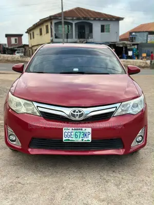 Toyota Camry XLE 4dr Sedan (2.5L 4cyl 6A) 2013 Red