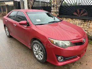 Toyota Camry SE 4dr Sedan (2.5L 4cyl 6A) 2013 Red