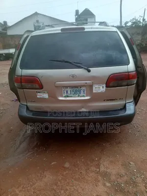Toyota Sienna 2002 Gold