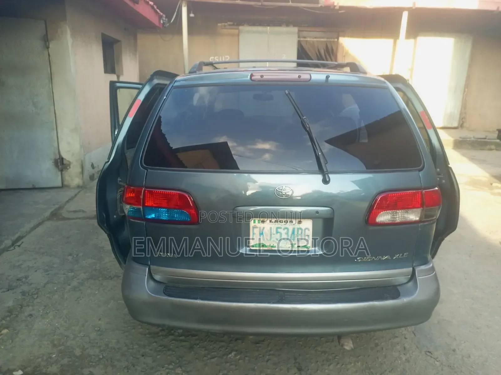 Toyota Sienna LE & 1 hatch 2000 Blue