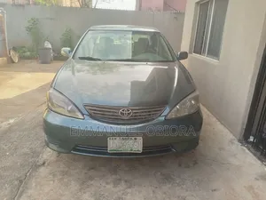 Toyota Camry LE 4dr Sedan (2.4L 4cyl 5M) 2004 Green