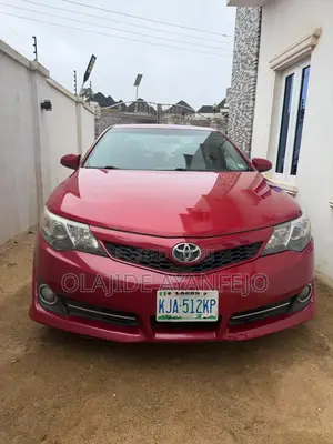 Toyota Camry SE 4dr Sedan (2.5L 4cyl 6A) 2014 Black