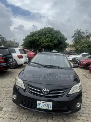 Toyota Corolla LE 4dr Sedan (1.8L 4cyl 4A) 2013 Black