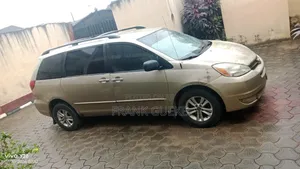 Toyota Sienna CE 2005 Gold