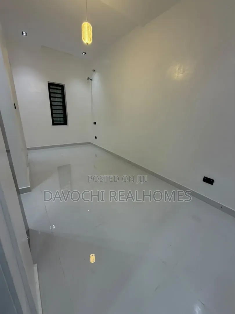 4bdrm Duplex in Chevron for rent