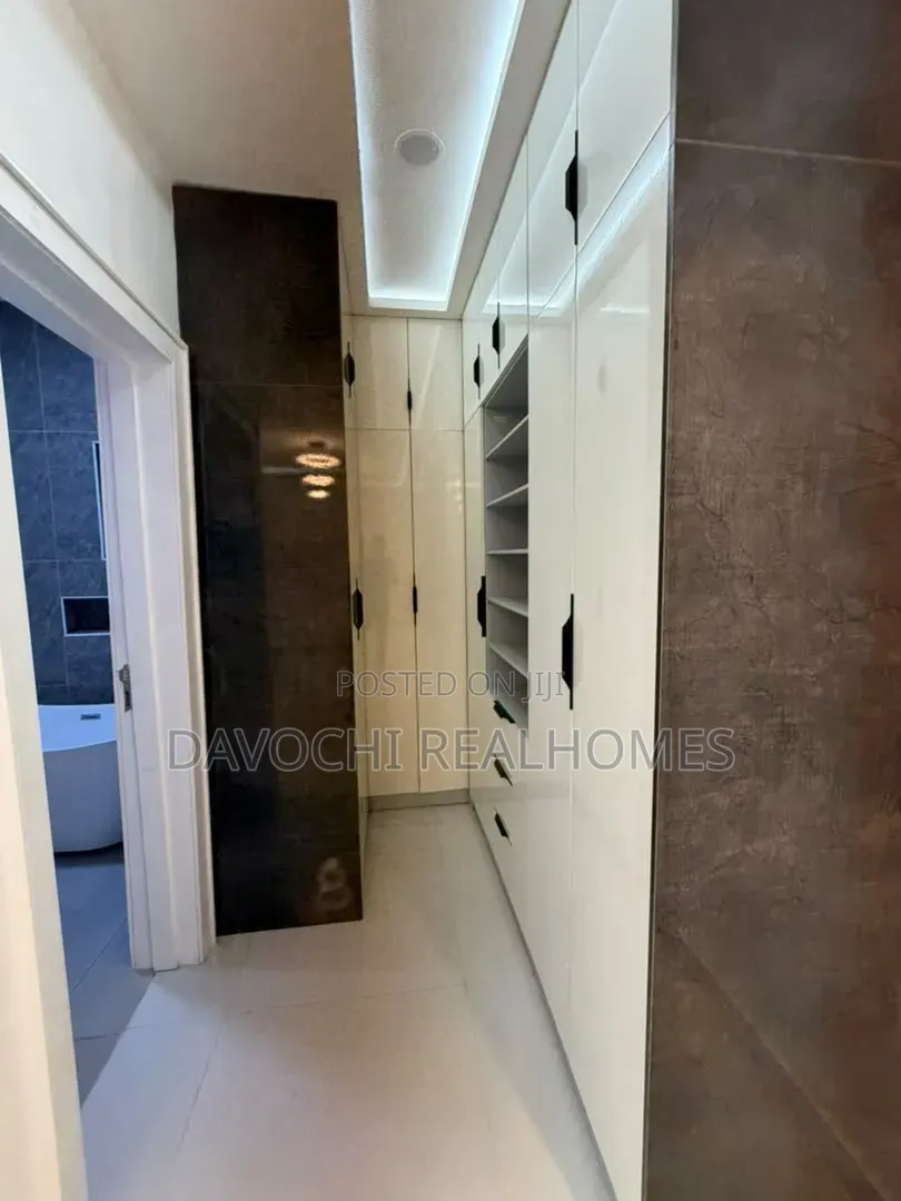4bdrm Duplex in Chevron for rent