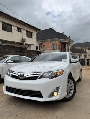 Toyota Camry XLE V6 4dr Sedan (3.5L 6cyl 6A) 2013 White