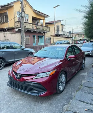 Toyota Camry XLE 2021 Burgundy