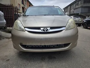 Toyota Sienna XLE Limited AWD 2006 Gold