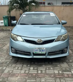 Toyota Camry SE V6 4dr Sedan (3.5L 6cyl 6A) 2013 Blue