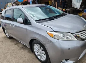 Toyota Sienna 2014 Gray