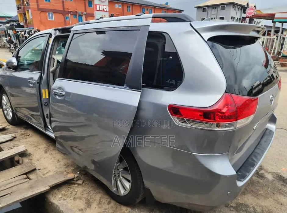 Toyota Sienna 2014 Gray