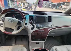 Toyota Sienna 2014 Gray