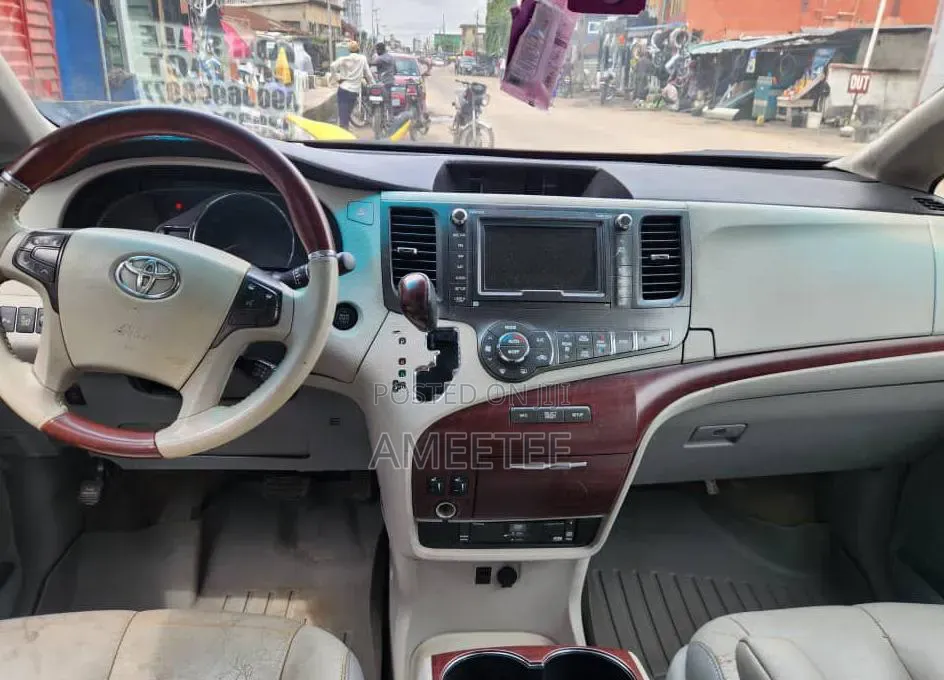 Toyota Sienna 2014 Gray