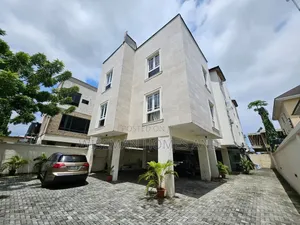 2bdrm Apartment in Lekki Phase 1 for rent