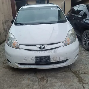 Toyota Sienna LE 2009 White
