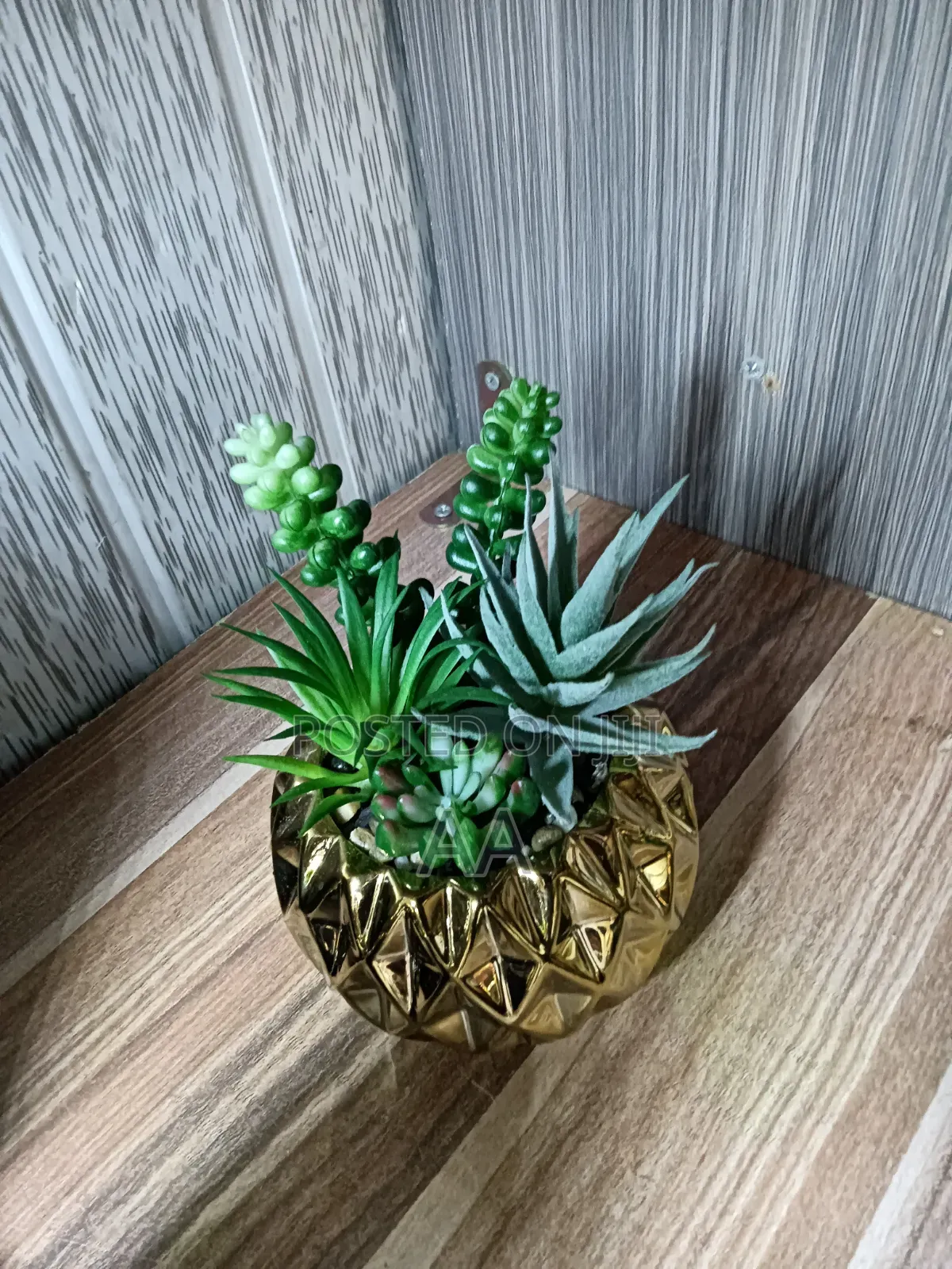 Golden Vase Flower