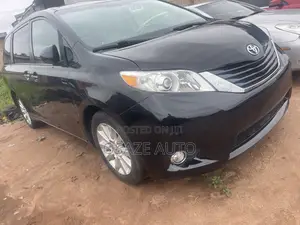 Toyota Sienna 2012 Black