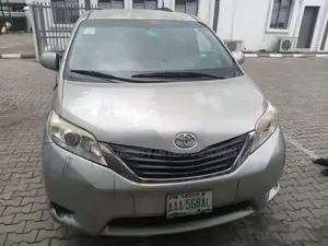 Toyota Sienna XLE 7 Passenger 2011 Silver