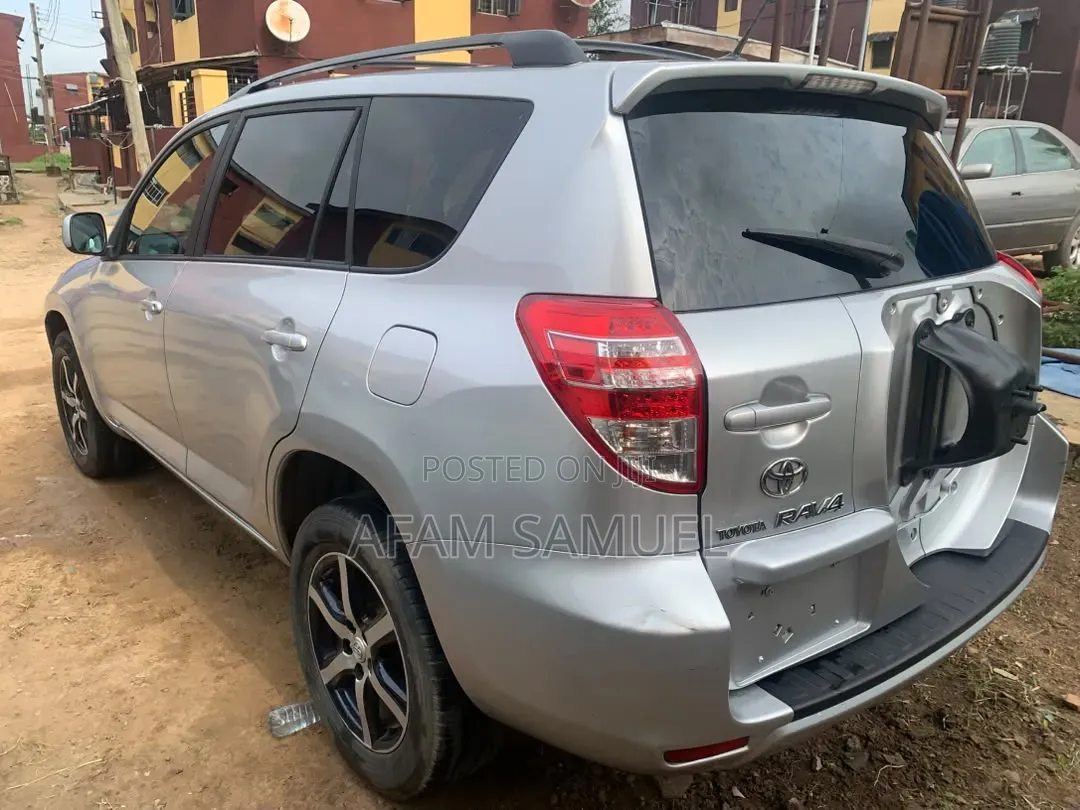 Toyota RAV4 2010 Silver