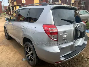 Toyota RAV4 2010 Silver