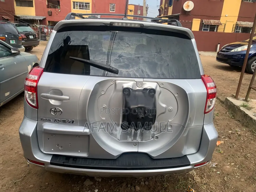 Toyota RAV4 2010 Silver