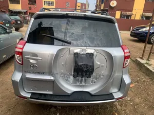 Toyota RAV4 2010 Silver