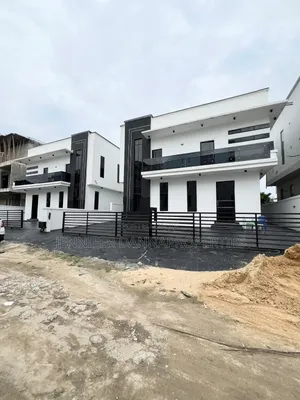 5bdrm Duplex in Chevron for sale