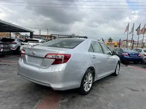 Toyota Camry XLE 4dr Sedan (2.5L 4cyl 6A) 2013 Silver
