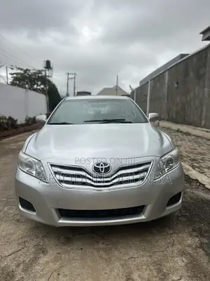 Toyota Camry LE 4dr Sedan (2.5L 4cyl 6AM) 2010 Silver