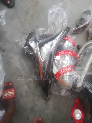 Toyota Avensis 2009 Headlight