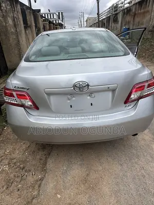 Toyota Camry LE 4dr Sedan (2.5L 4cyl 6AM) 2010 Silver