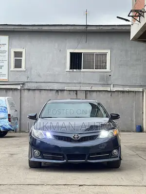 Toyota Camry SE 4dr Sedan (2.5L 4cyl 6A) 2013 Blue