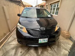 Toyota Sienna 2014 Black
