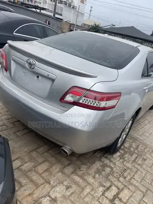 Toyota Camry LE 4dr Sedan (2.5L 4cyl 6AM) 2010 Silver