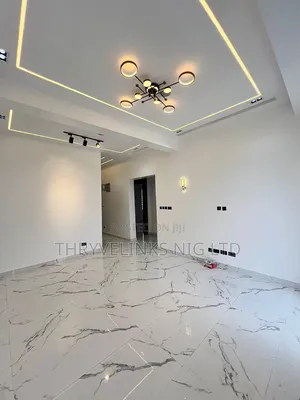 3bdrm Apartment in Lekki Phase 1 for sale