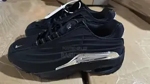 Fully Boxed Shoes for Big Boss Feeling.