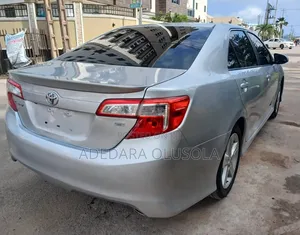 Toyota Camry SE 4dr Sedan w/Prod. End 11/13 (2.5L 4cyl 6A) 2014 Silver