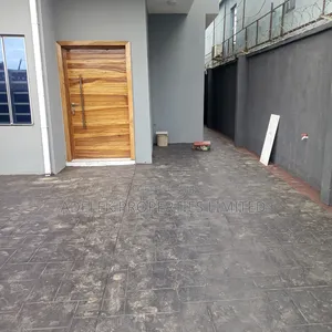 4bdrm Duplex in Off Oba Akran for sale