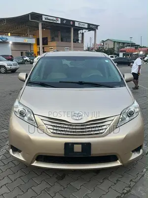 Toyota Sienna 2013 Gold
