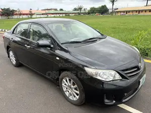 Toyota Corolla LE 4dr Sedan (1.8L 4cyl 4A) 2013 Black