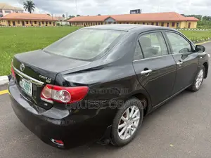 Toyota Corolla LE 4dr Sedan (1.8L 4cyl 4A) 2013 Black
