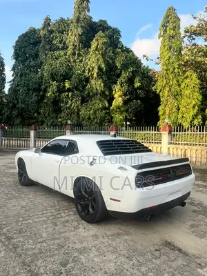 Dodge Challenger SRT Hellcat 2016 White