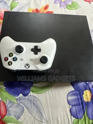 Xbox One X, One Wireless Pad, Games Installed