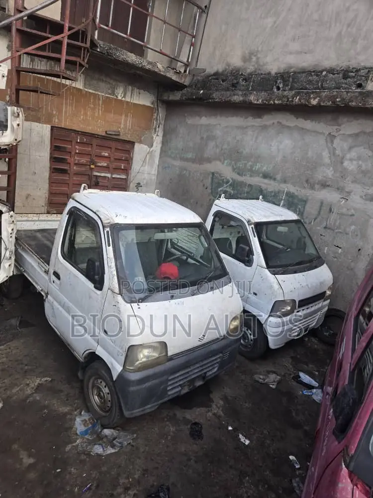 Suzuki Every 2005